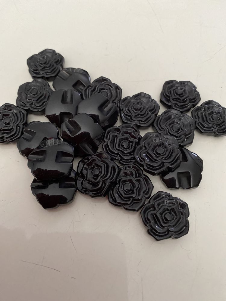 Guzik czarna róża