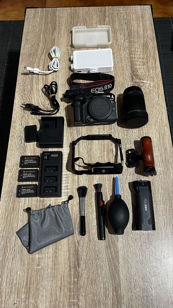 Canon R10 em bom estado com acessórios, caixa e garantia