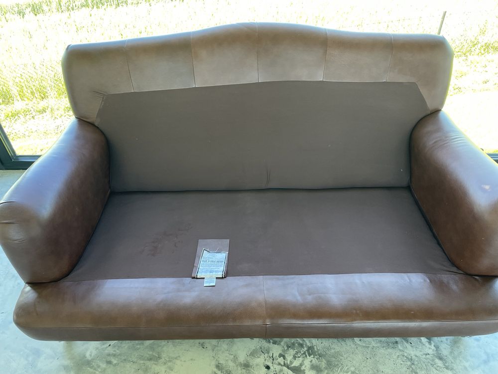 Sofa skorzana Laura Ashley, angielski klasyk