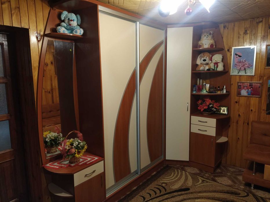 Продам прихожу кутова