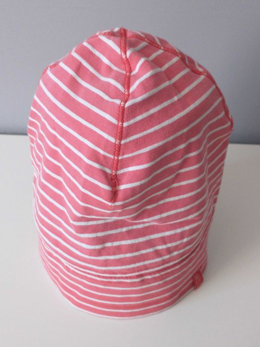 czerwona czapka w białe, poziome paski marki H&M rozmiar 74-80cm