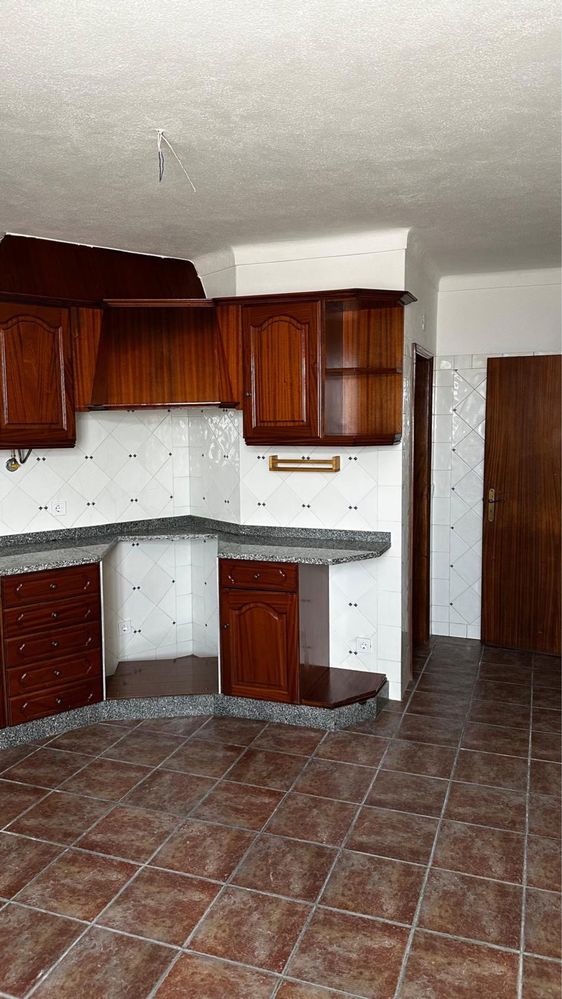 Apartamento T3 com Suíte, Lareira e Varanda – Abrantes (Chainça)