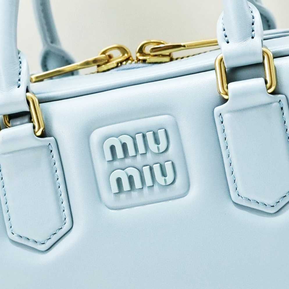 MIU MIU niebieska torba bowlingowa - śródziemnomorski styl!
