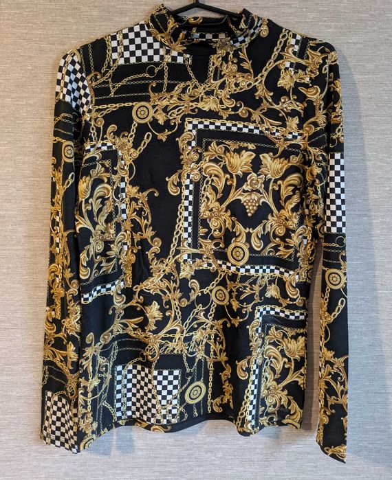 Гольф (водолазка) чорна у золотий візерунок, розмір S, Mohito