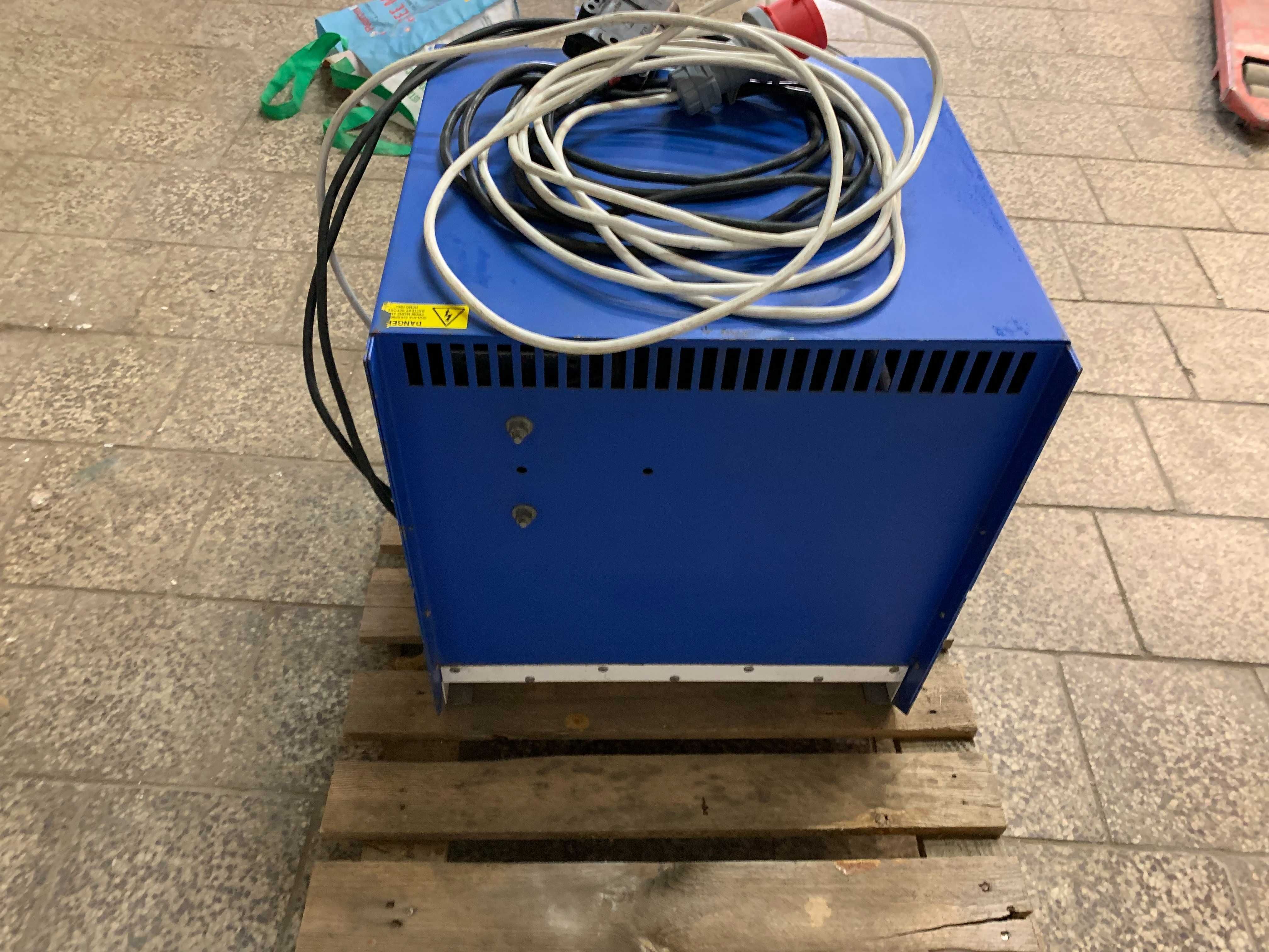 Ładowarka prostownik 24V do baterii trakcyjnych 465 Ah