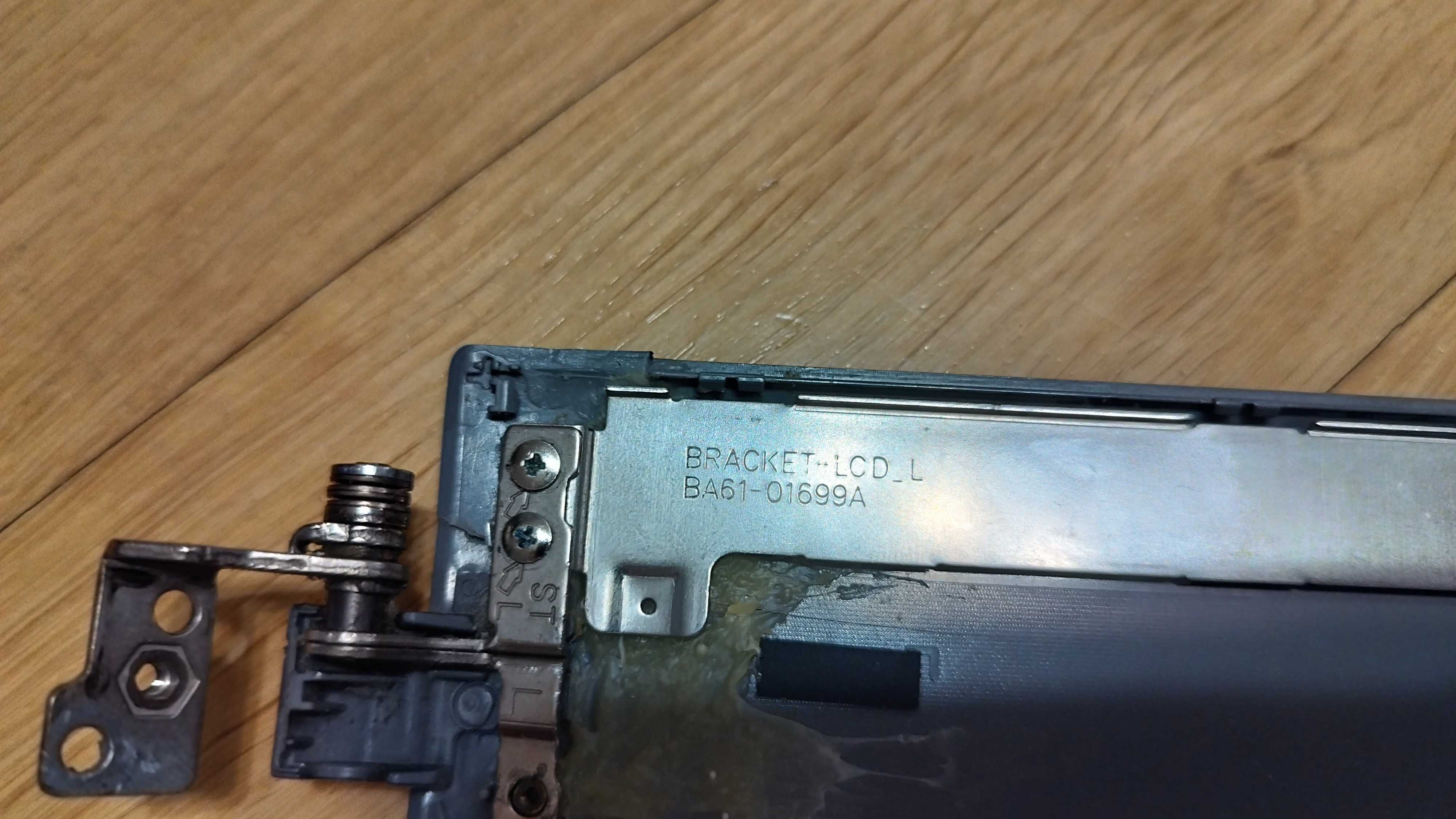 Do klapy matrycy Samsung NP550- części zawiasy,prowadnice BA61_01699A