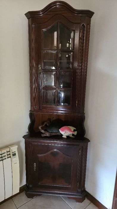 Cristaleira de Canto Antiga em Madeira Escura - Vitrine e Armário