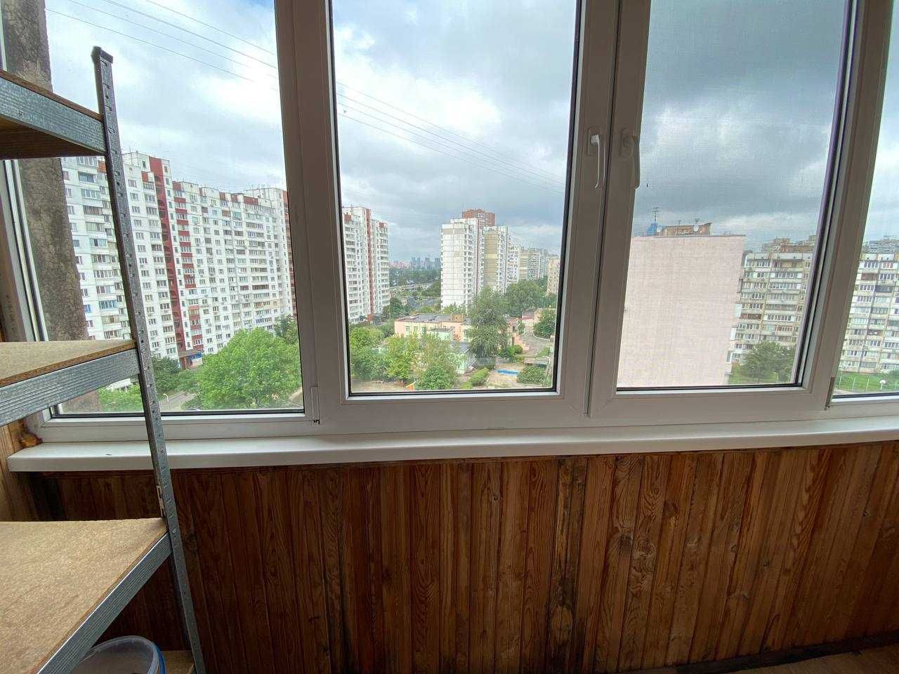 Кімната з балконом, дівчині,Тростянецька,3. М.Харківська БЕЗ хазяйки