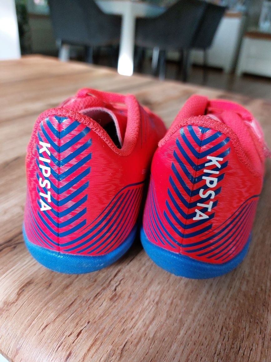 Korki sportowe firmy Kipsta 34