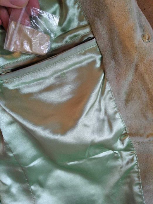 Пиджак кожаный очень красивого цвета зелёного яблока