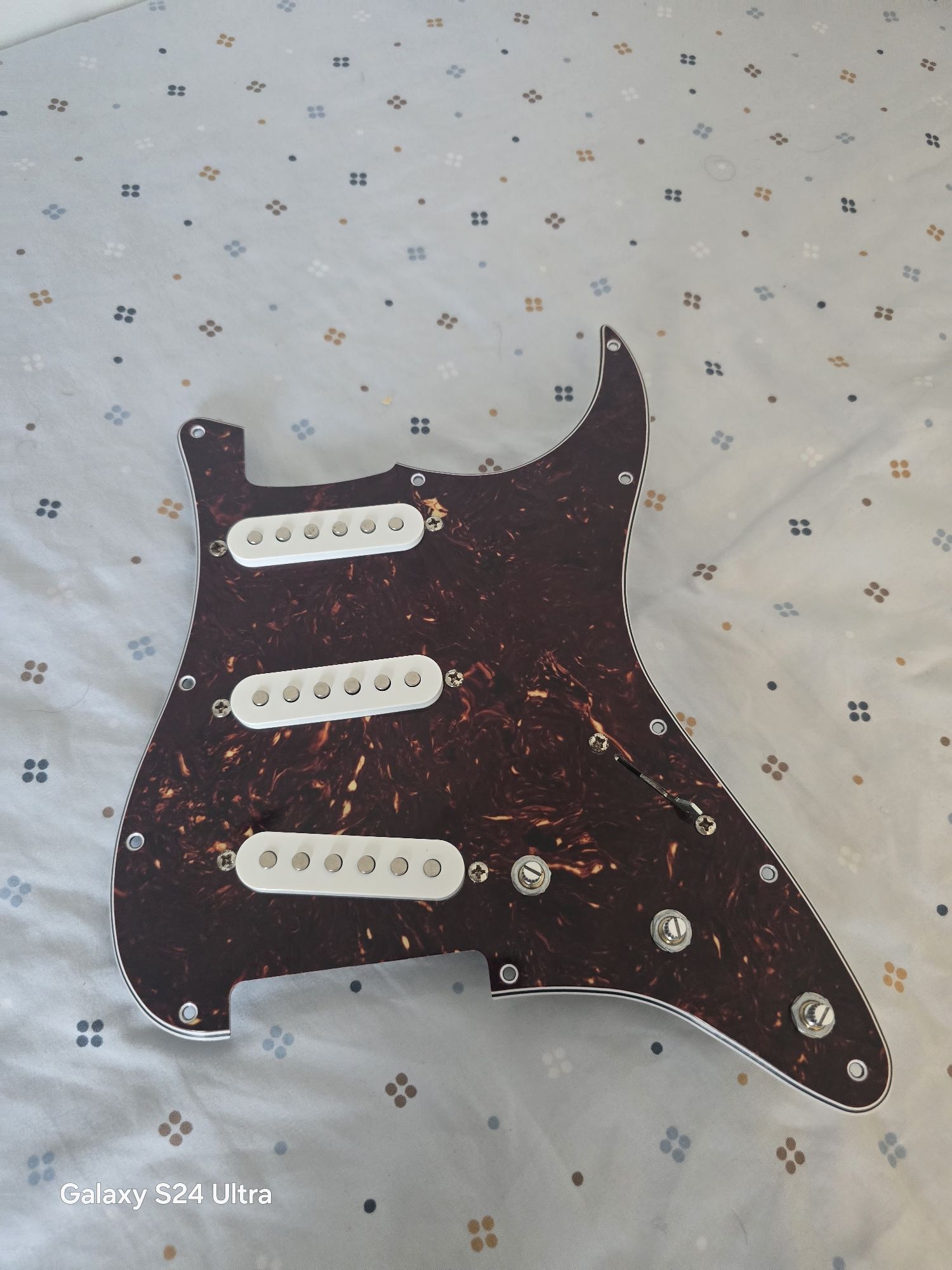Transforme sua guitarra numa Fender