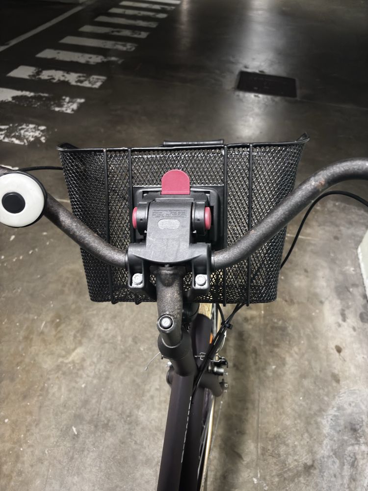 Bicicketa de passeio com cesto
