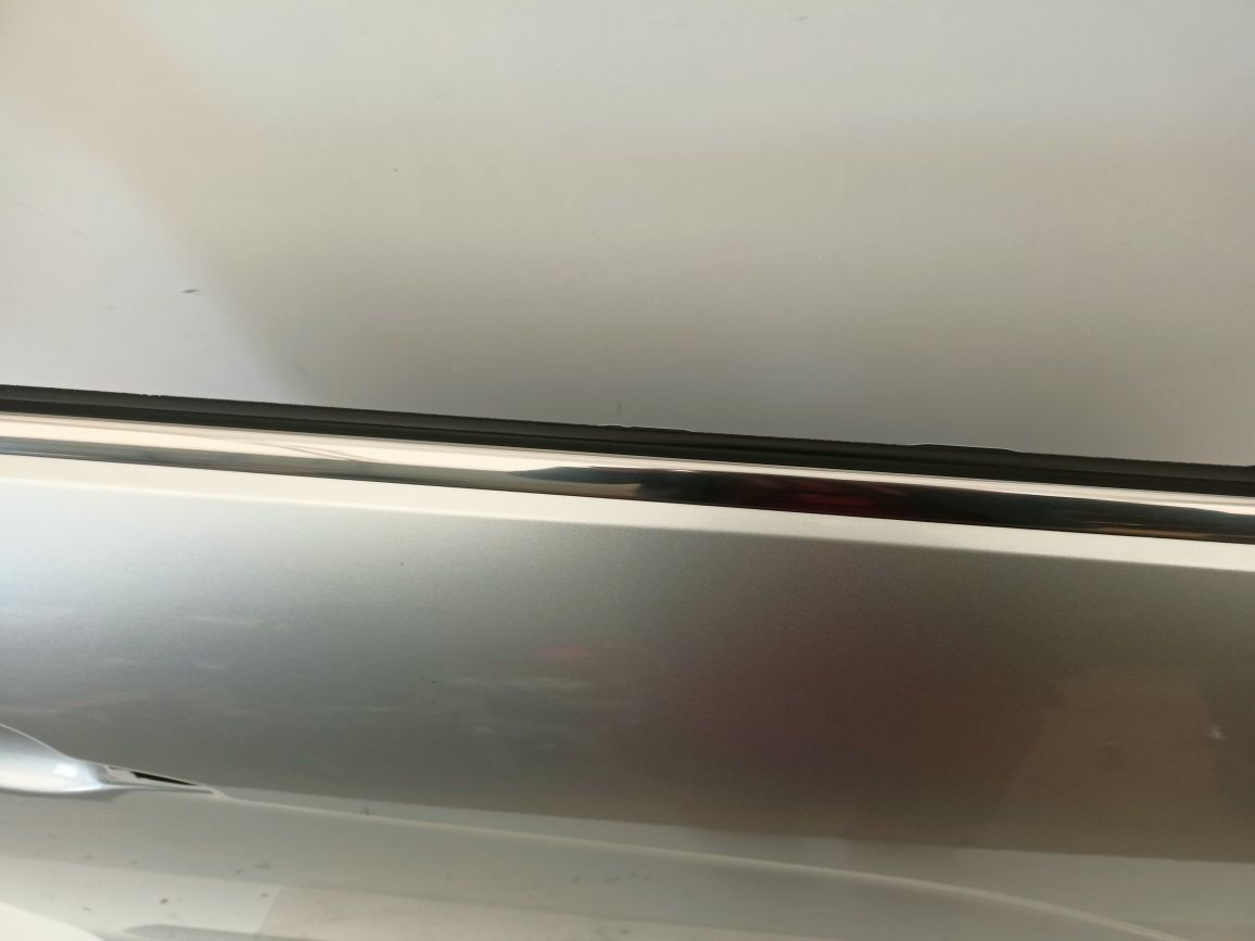Mitsubishi Eclipse Cross listwa zgarniająca drzwi prawy przód chrom