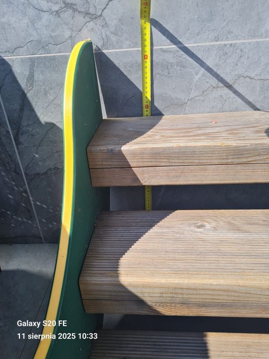 Schodki na plac zabaw