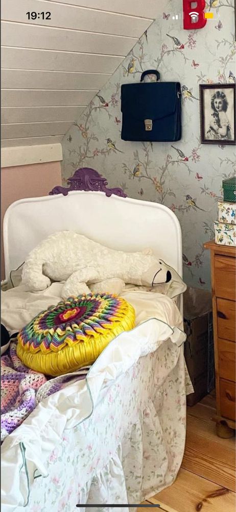 Stare zabytkowe łóżko metalowe ozdobne dzieciece