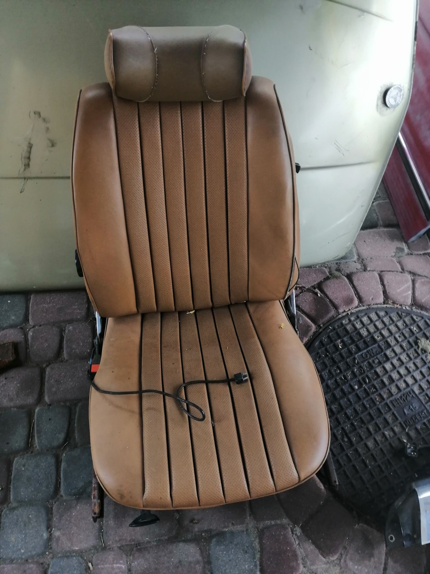 Fotele Mercedes SL450 R107.  1976 rok