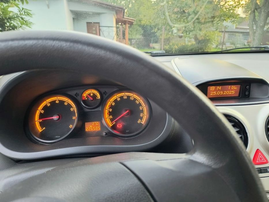 Opel Corsa D z roku 2008 silnik 1.2l do kupienia