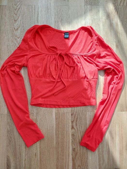 Crop top z długim rękawem dekolt kwadrat wiązany marszczony XS S