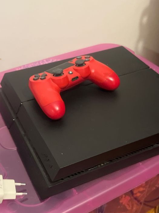PS4 com dois consoles e jogo