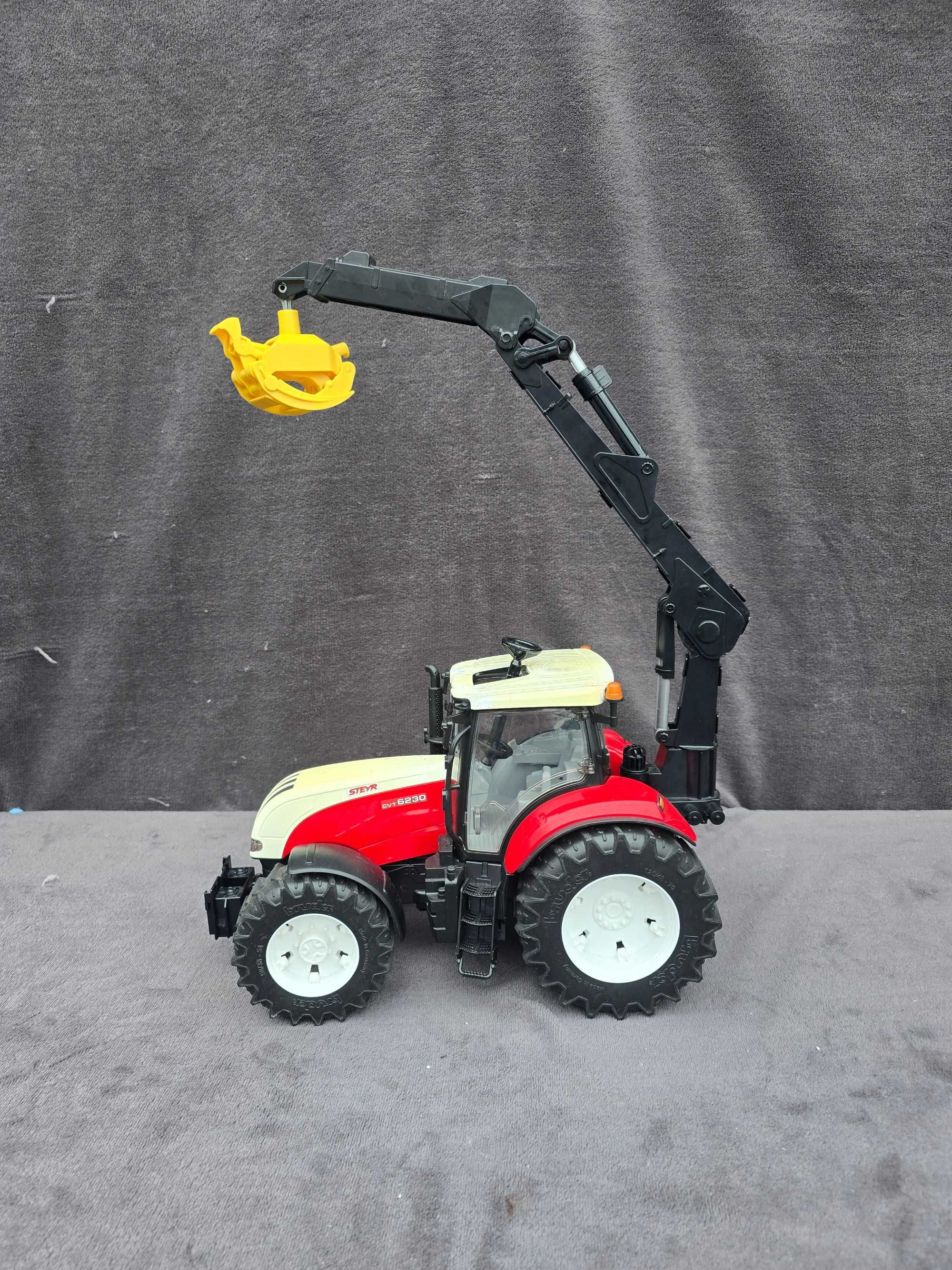 Bruder 03181 traktor Steyr 6320 Leśny