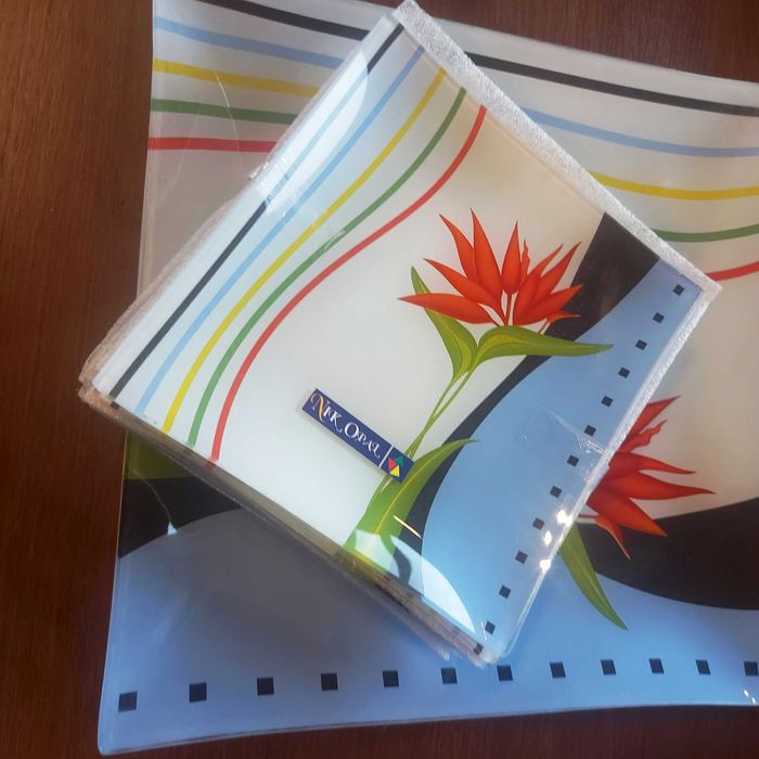 Набір  скляних тарілок із семи предметів