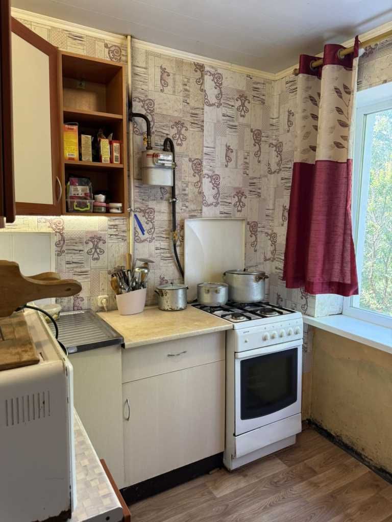 3к.квартира, Алмазний, 60м2, 2/5, в житловому стані