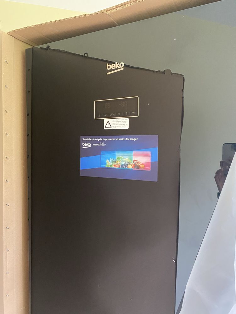 Beko lodówka 70cm czarne szkło
