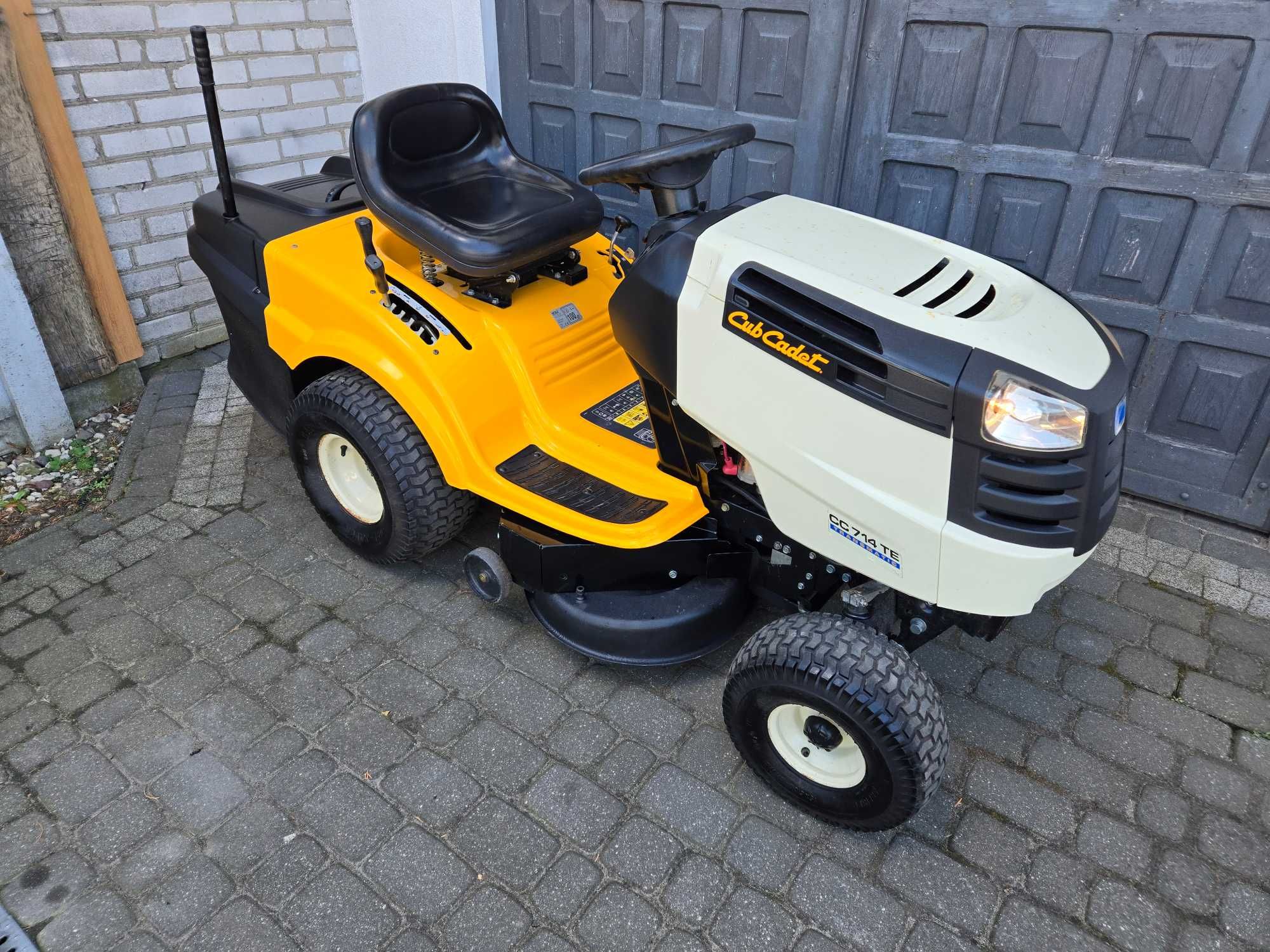 Kosiarka Traktorek Cub Cadet CC 714 TE  Z Pompa Oleju 14 KM.