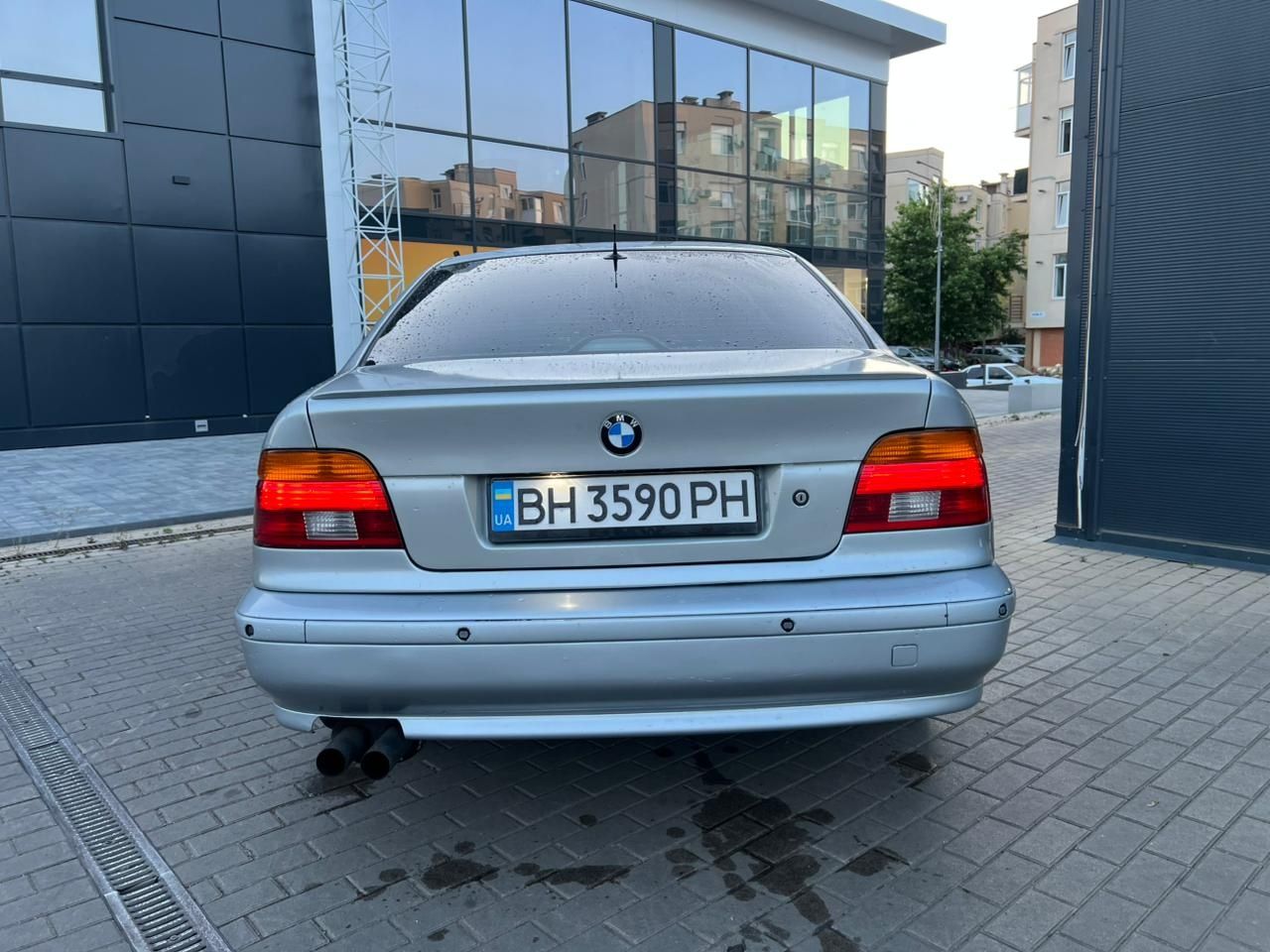 Продам BMW е 39 в шикарном состоянии вложение не требуется сел поехал