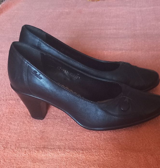 Жіночі шкіряні туфлі