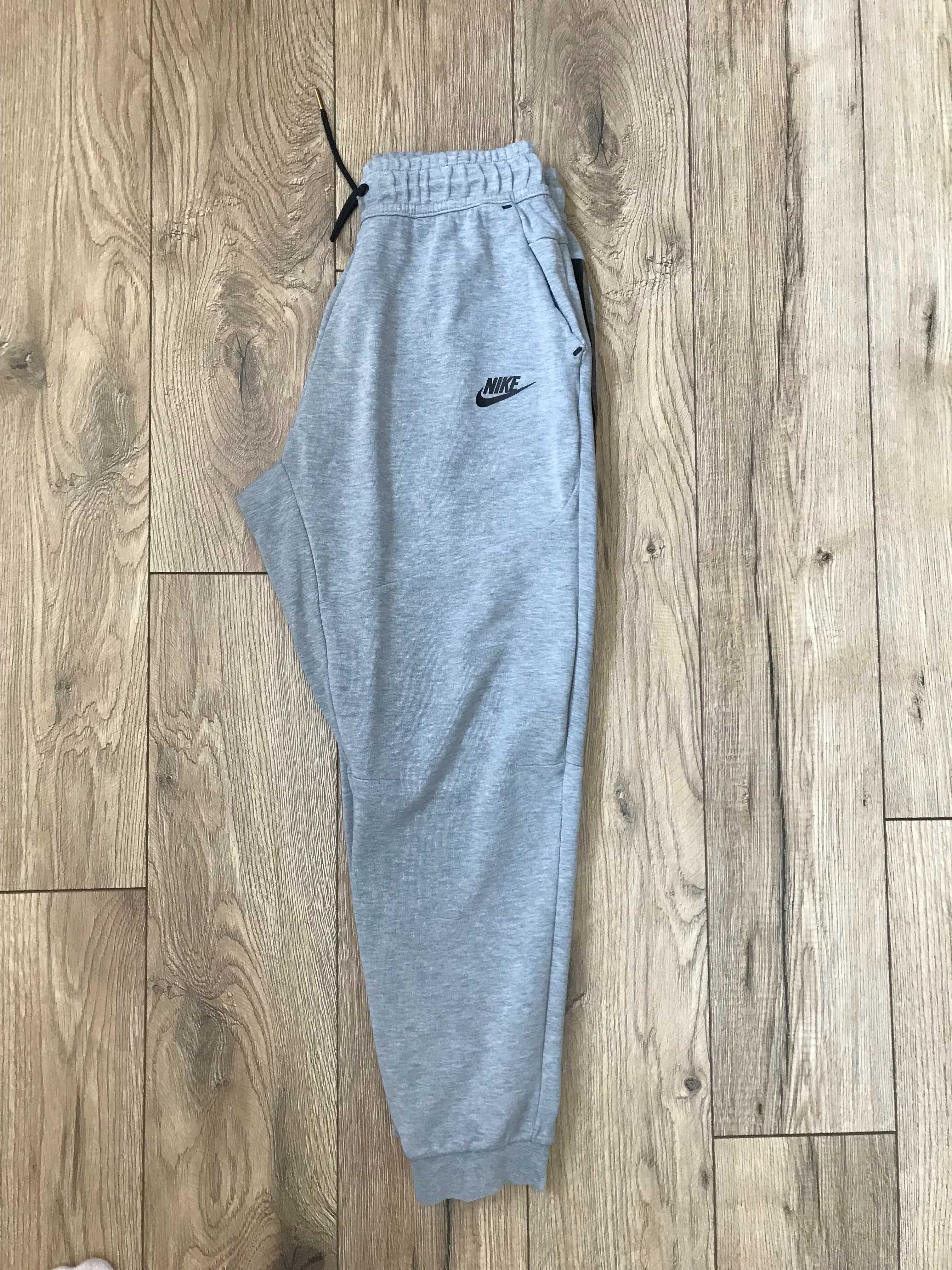 Spodnie dresowe Nike Tech-Fleece rozm. S