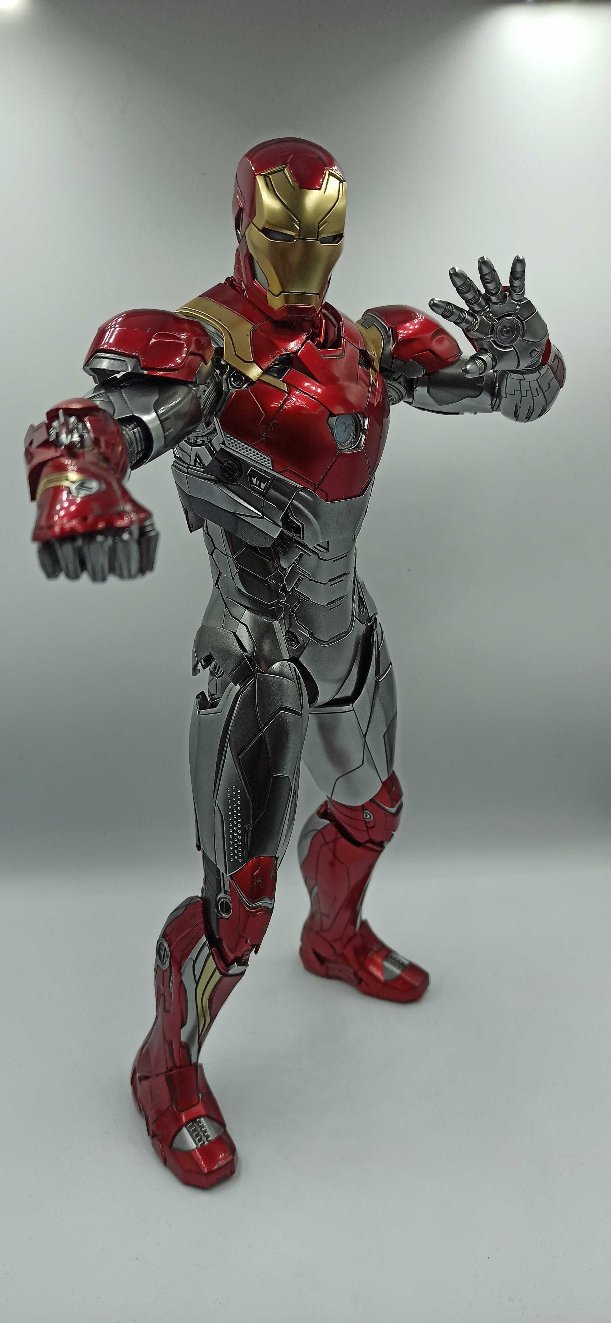 Hot Toys MMS427 Iron Man MK 47