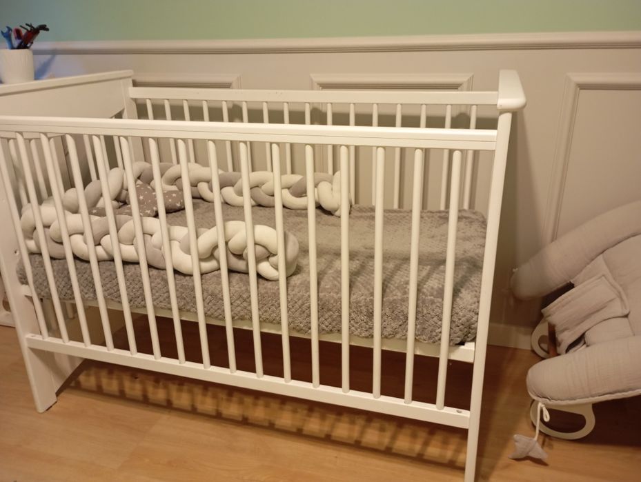 Łóżeczko dziecięce drewniane