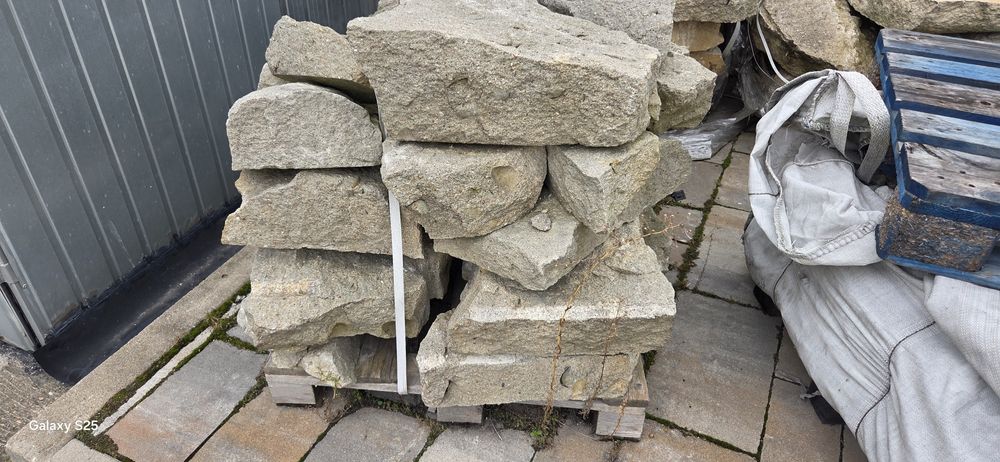 Kamień piaskowiec na ogrodzenie, ścieżkę  - na paletach