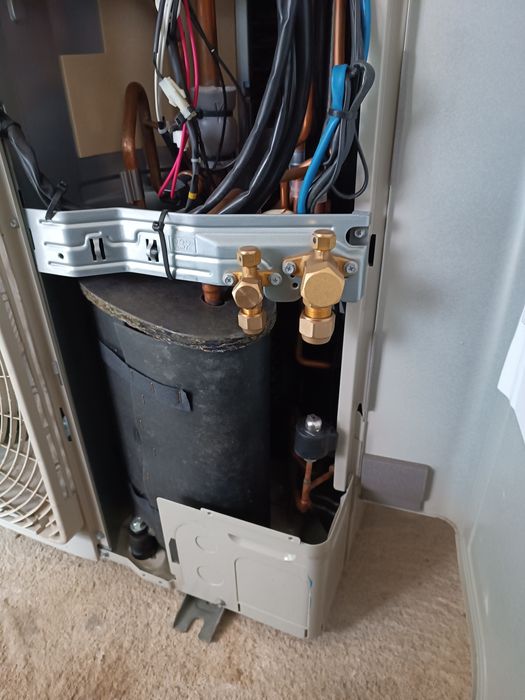 Ar condicionado daikin Sky Air vendo ou troco por dois splits