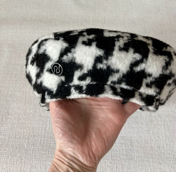 Берет зі штучного хутра M-L