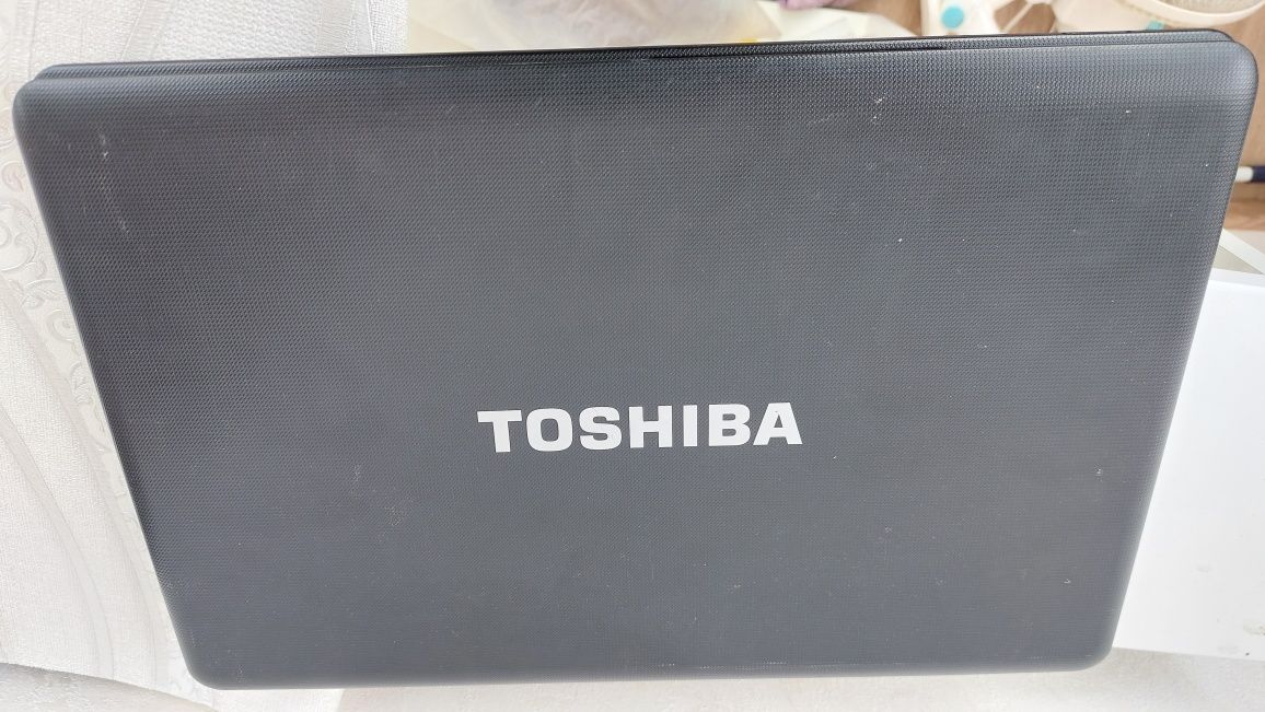 Toshiba satellite c660d ноутбук у відмінному стані