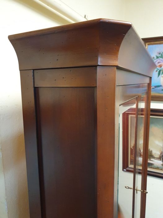 Orzechowy sekretarzyk z wysoką nadstawką