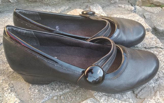 Кожаные женские туфли  фирмы Clarks 38р