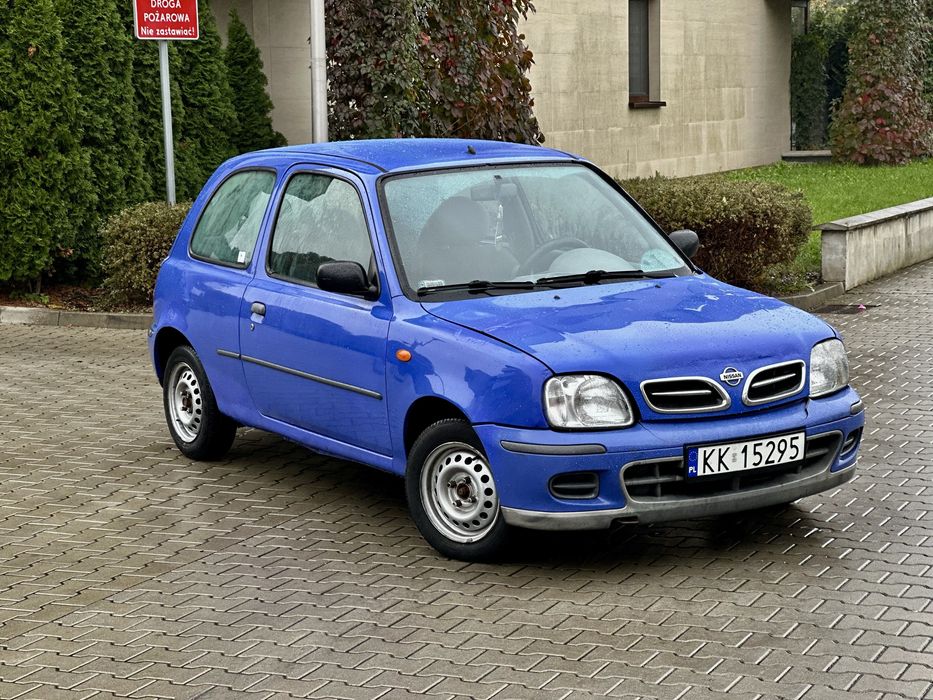 Nissan micra pali 6.0 litrow po miescie