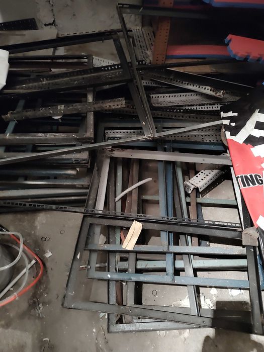 solidne regały stalowe