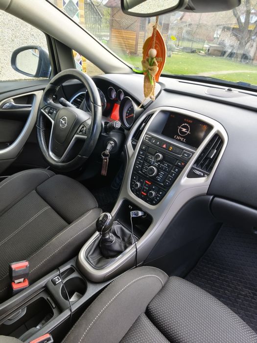 Опель Астра 2011 1.7дизель