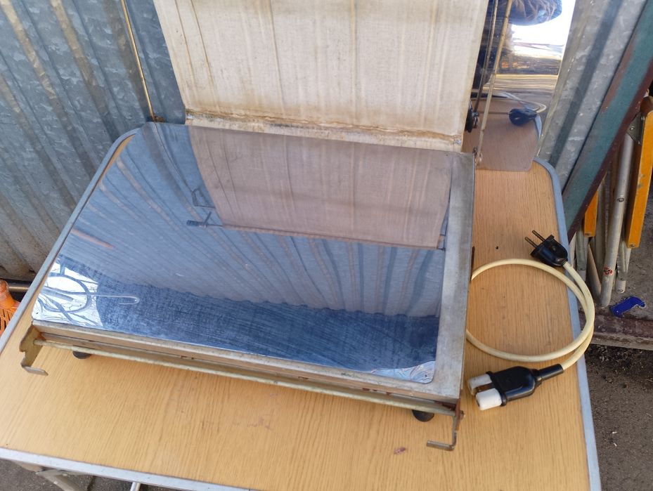 Zabytkowa suszarka do zdjęć z PRL-u.