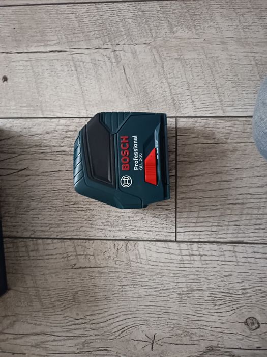Laser Bosch GL 2-10 ze statywem