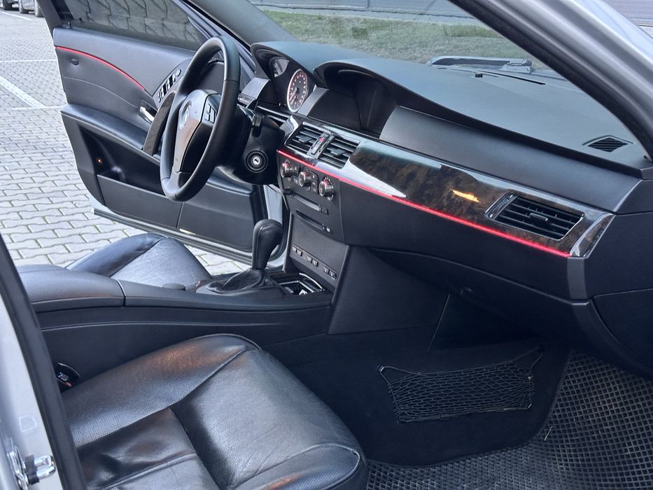 BMW     E60    530і