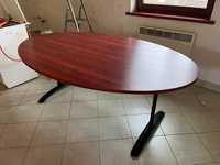 Duży, solidny, owalny stół, kolor mahoniowy, czarne metalowe nogi