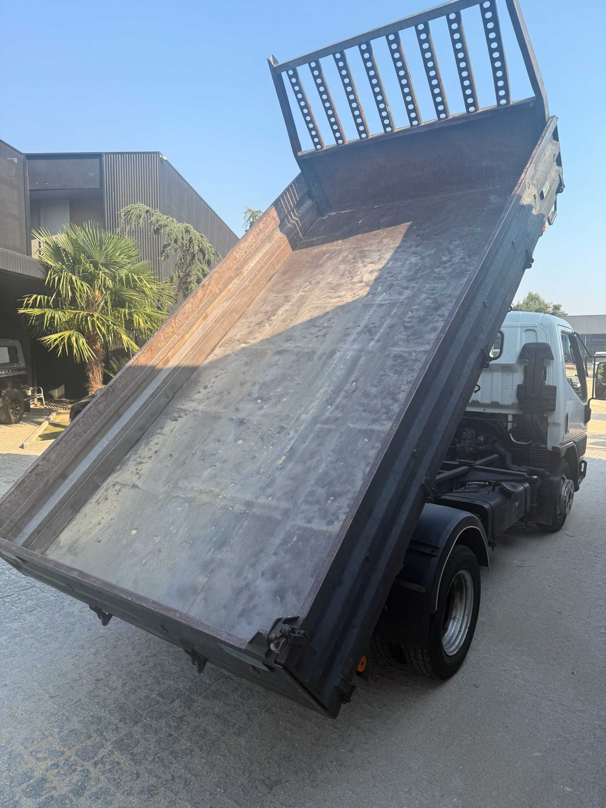 Mitsubishi canter tribasculante