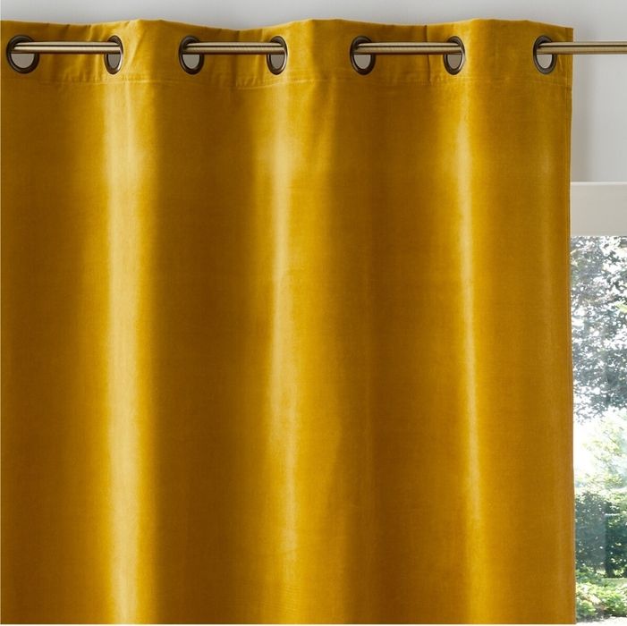 3 Cortinados tecido veludo e  cor amarelo bronze