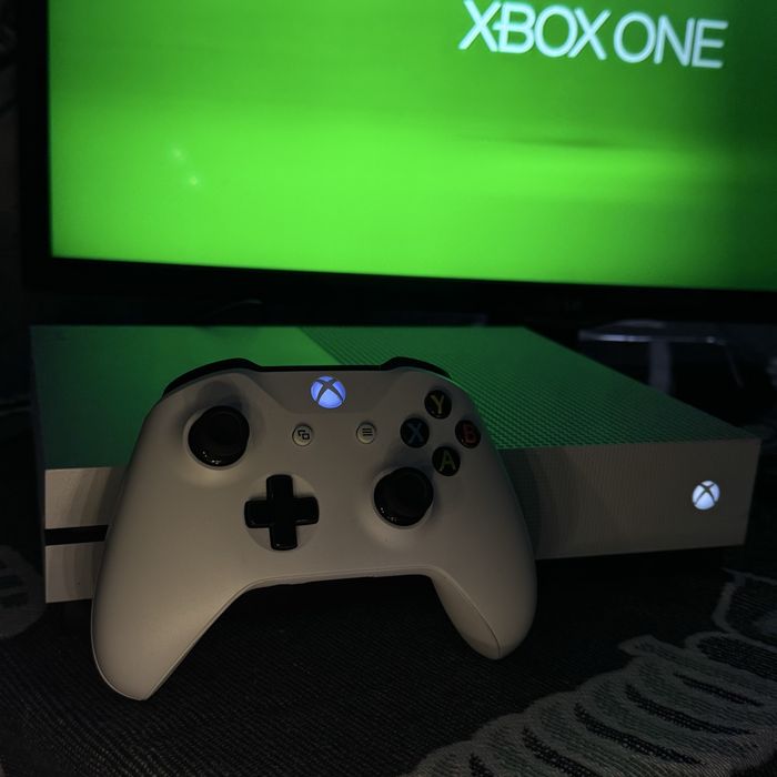 Продам X-box One S 1TB