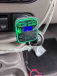 Transmiter samochodowy FM bluetooth2 porty ładowania USB uniwersalny